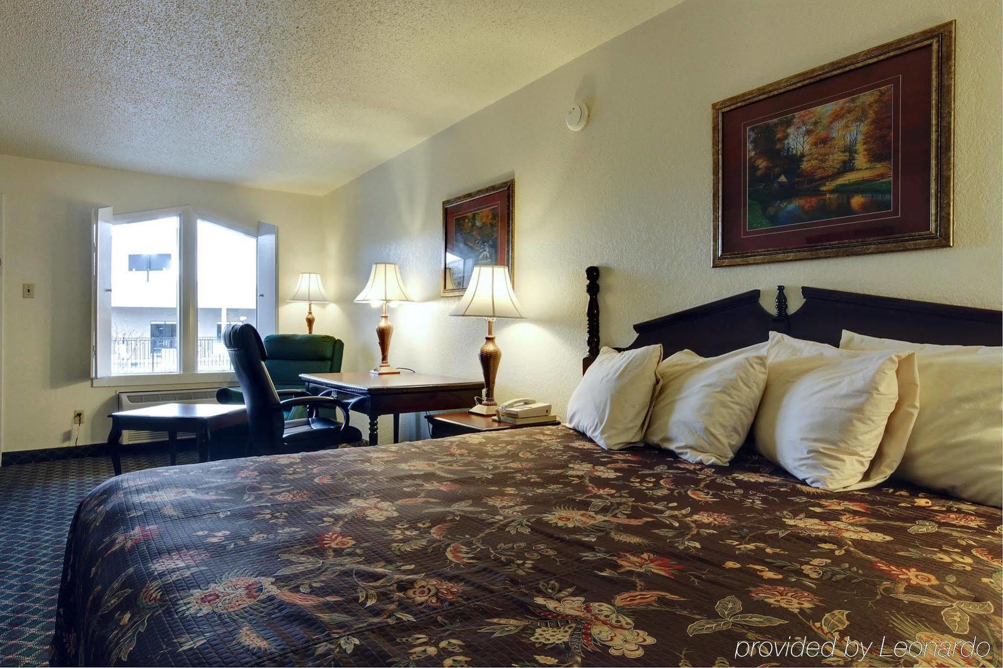 Americas Best Value Inn Пэрис Номер фото